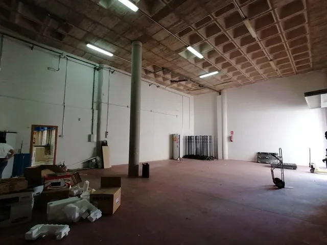 LOCAL COMERCIAL CONSTRUIDO EN NAVE DE 540 METROS CON LICENCIA DE APERTURA EN USO — 11