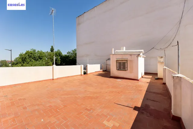 Local + vivienda en Avda. Cadiz — 30