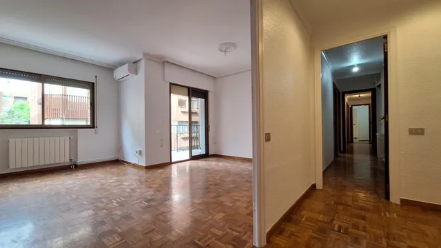 Piso SIN AMUEBLAR de 4 dormitorios, dos baños y plaza de garaje en la Calle Puerta Nueva — 8