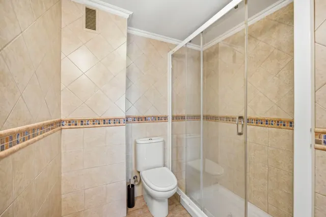 Piso reformado y listo para entrar a vivir en Urbanización Las Marismas. — 21