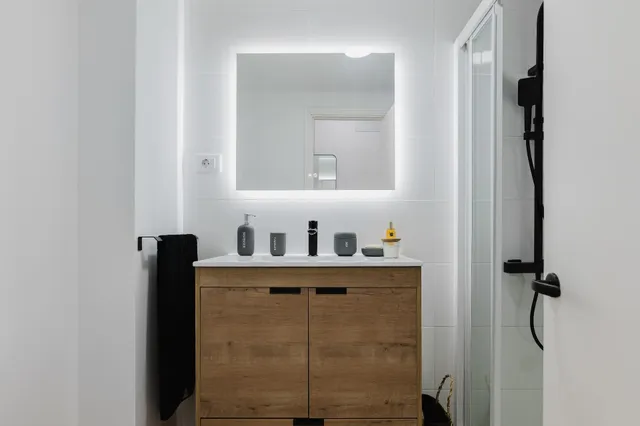 Apartamento reformado y a estrenar con salida directa a Pase de Las Canteras - listo para entrar a vivir — 18