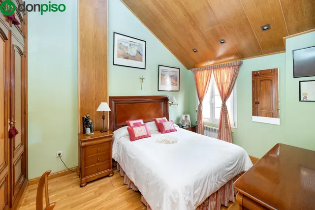 CHALET ADOSADO EN URBANIZACIÓN ADORATRICES — 37
