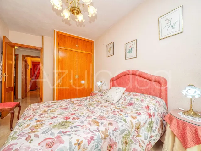 Piso en venta de 4 dormitorios y 2 baños completos con garaje Junto al Mercado Central de Alicante — 22