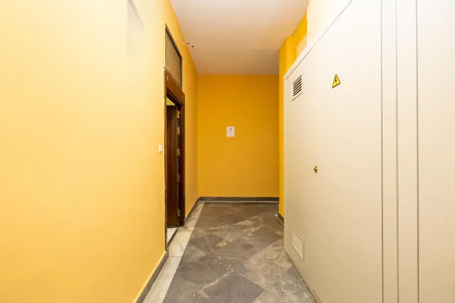 LOCAL COMERCIAL de 210 EN GRANADA. — 7