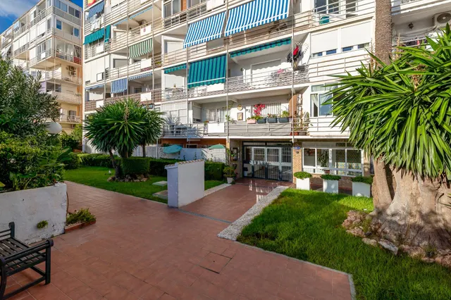Piso con vistas al mar y gran potencial en Benalmádena — 5