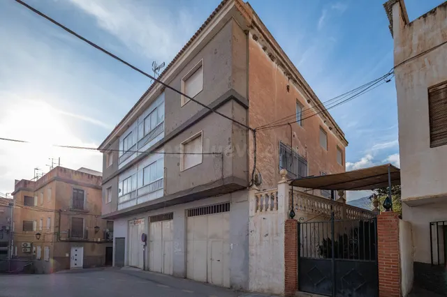 EDIFICIO Y GRAN SOLAR EN EL CENTRO DE ORGIVA - foto 5