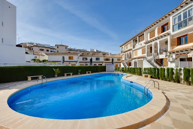 Bungalow de 3 dormitorios con piscina comunitaria en la playa de Los Locos — 41