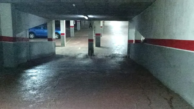 PLAZA DE PARQUING PARA COCHE MEDIANO /PEQUEÑO — 5