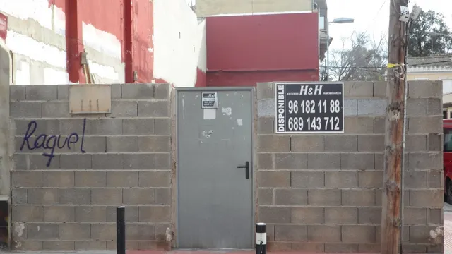Se vende solar edificable en Zona El Castell. / HH Asesores, Inmobiliaria en Burjassot/. — 2