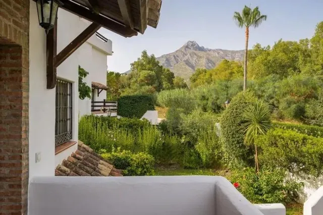 Chalet adosado en la Milla de Oro de Marbella — panorámica de La Concha — 29
