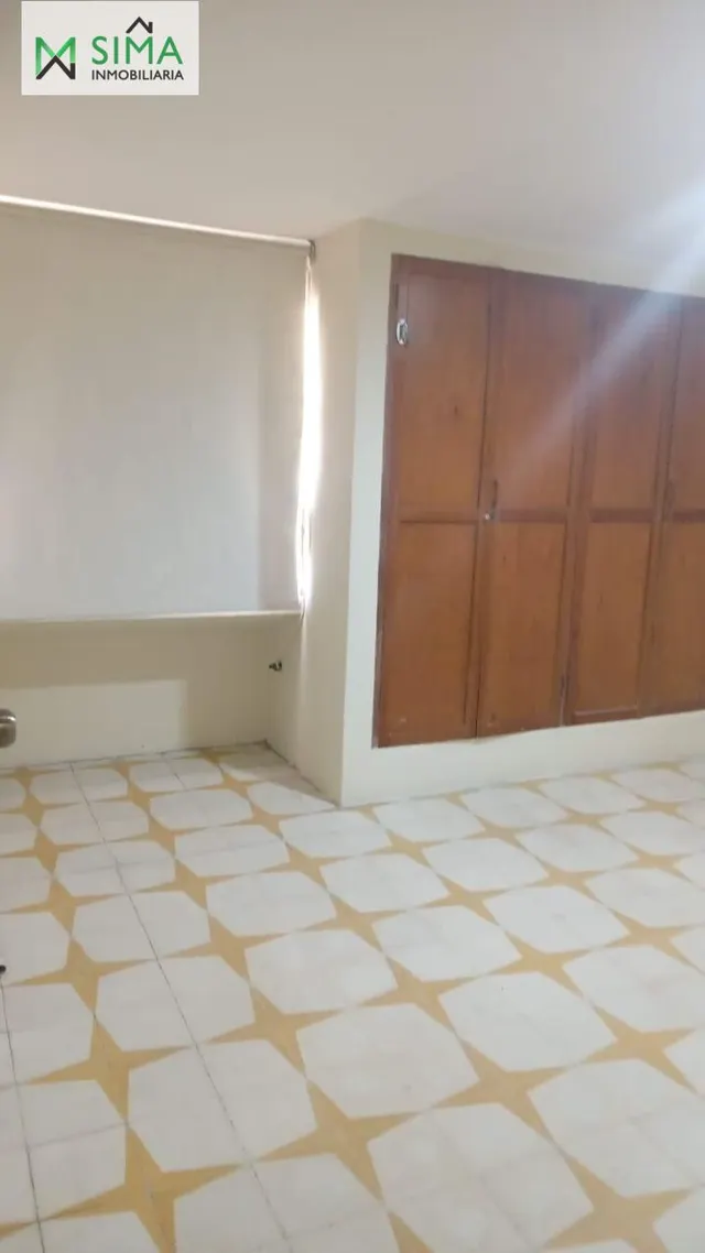 Se renta o vende amplia casa en Manga para uso comercial — 12