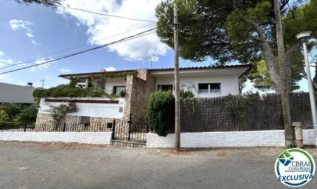 Casa en Llançà con licencia turística, vistas al mar y a poc - foto 3