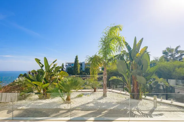 Impresionante vivienda de lujo en Benalmádena con vistas infinitas al Mediterráneo — 42