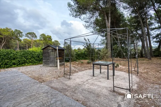 Casa con potencial ubicada en parcela 1000 m² Querol — 26