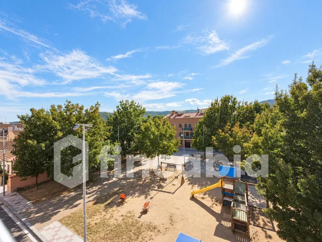 Dúplex con dos terrazas y aparcamiento en el centro de Santa Coloma de Farners — 22