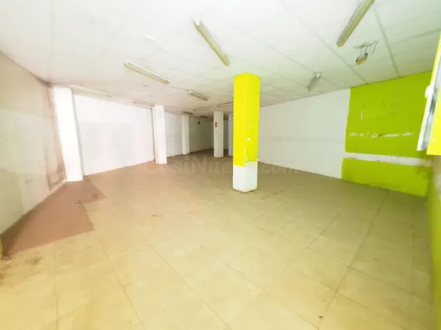 SE VENDE LOCAL COMERCIAL EN MANRESA, ZONA CARRETERA DE VIC - foto 4