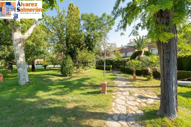 CHALET ADOSADO EN ZONA LA CALETA — 5