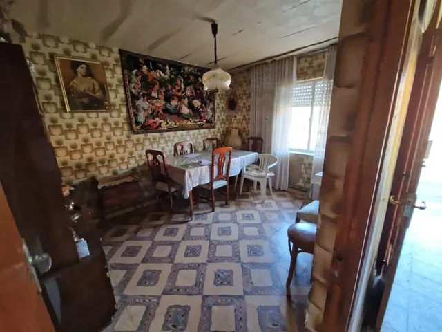 SE VENDE CASA EN VILLACALBIEL, 2 PLANTAS, PATIO 60 M2, CALEFACCIÓN, NECESITA REFORMAS — 12