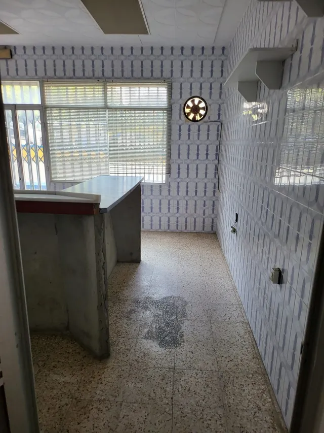 se vende local en nuevas colinas — 18