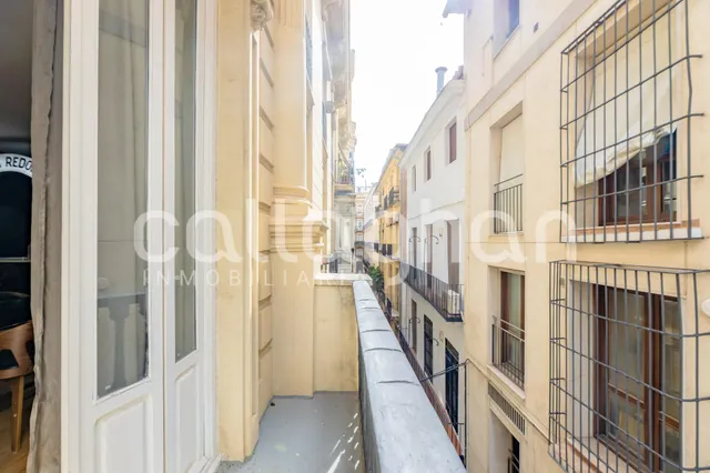 Exclusiva propiedad  frente a la Plaza de la Reina: 178 m2 de puro lujo en Ciutat Vella — 41