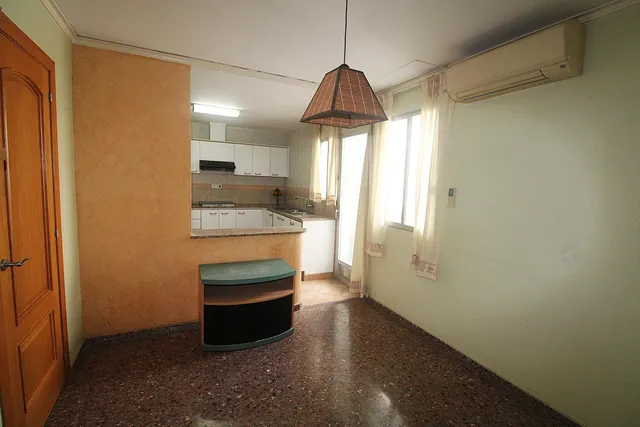 Piso de tres dormitorios con ascensor. — 12