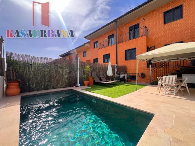 KASAURBANA ofrece en VENTA CHALET de diseño con piscina sali - foto 2