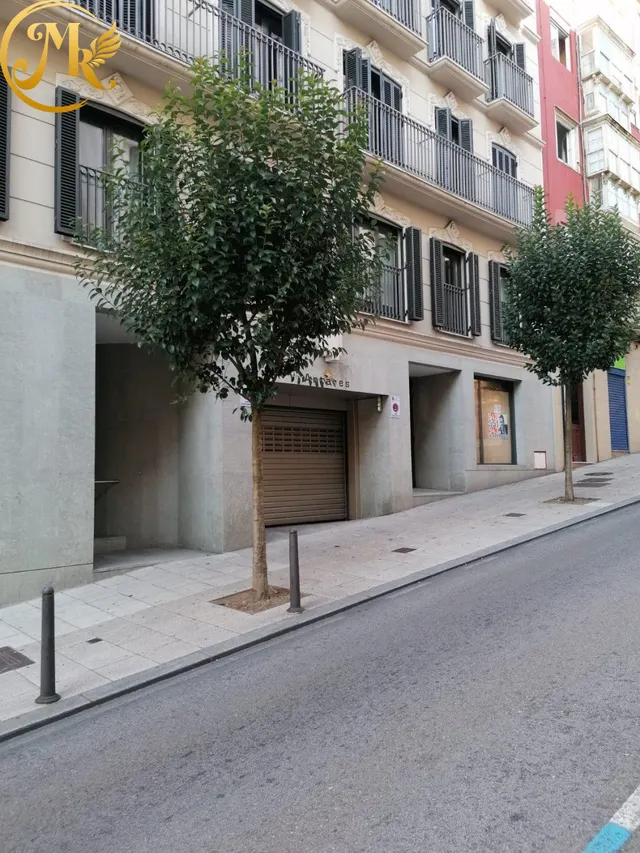 PLENO CENTRO, ZONA GUEVARA. APARCAMIENTO AUTOMÁTICO. — 11