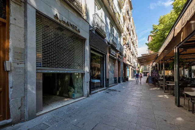 A LA VENTA EDIFICIO EN PLAZA BIB-RAMBLA — 12