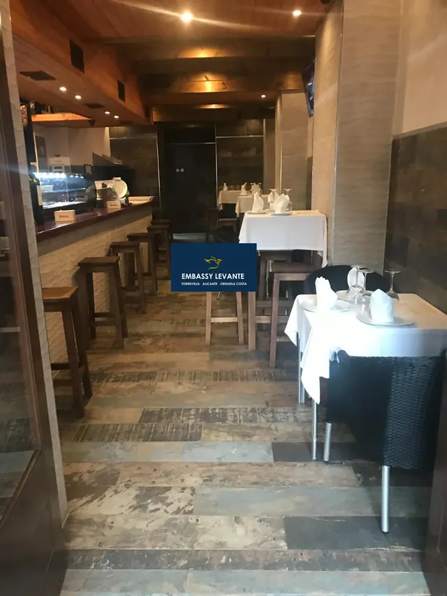 VENTA de DOS LOCALES en ZONA PREMIUM de OCIO  + vivienda de tres dormitorios  ZONA CENTRO PASEO MARITIMO — 33