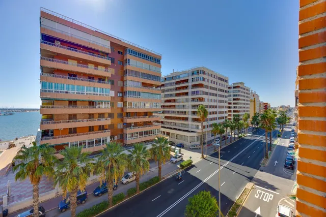 MAGNIFICO PISO A UNOS PASOS DE LA PLAYA, IDEAL PARA VIVIR TODO EL AÑO — 27