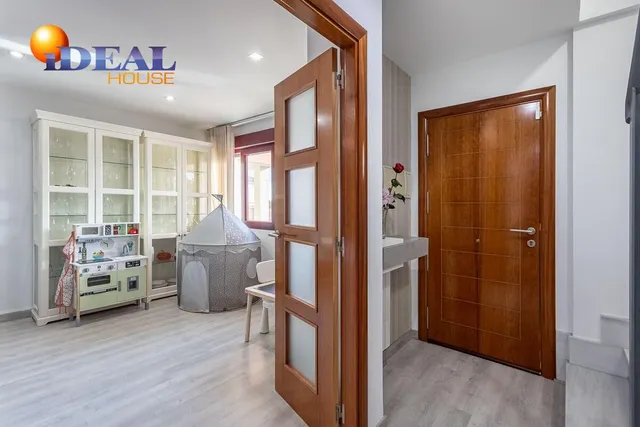 Amplia casa de 182 m2 con patio, gran sótano y a menos de 5 minutos del metro — 31