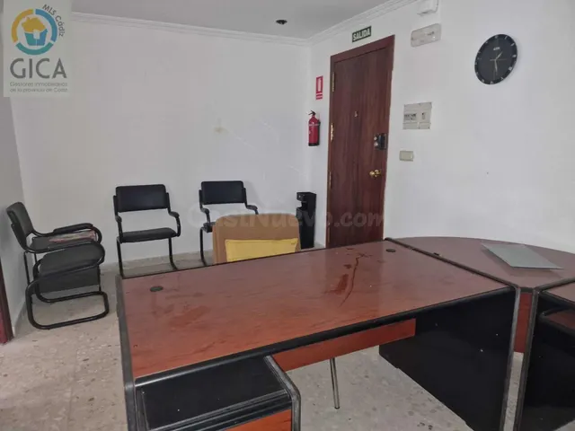 Oficina céntrica en venta y alquiler - foto 3