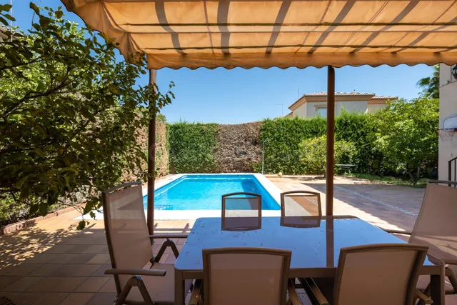 Preciosa Casa Pareada en Urbanización El Ventorrilo (Vegas d - foto 2
