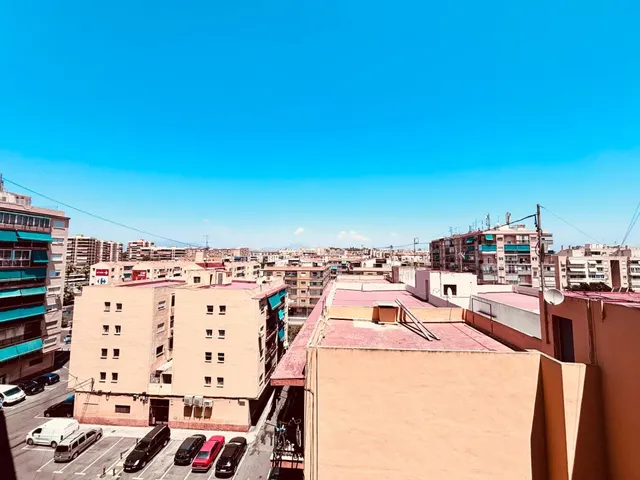 AMPLIA VIVIENDA DE 4 DORMITORIOS Y ASCENSOR EN CAROILINAS AL - foto 4