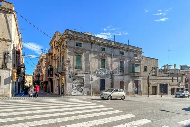 Fantástico edificio histórico en el centro de Figueres. Alto - foto 2