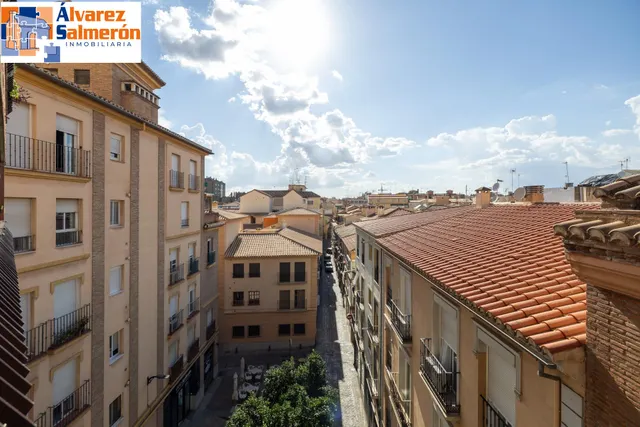 Piso y cochera en venta junto Acera de Darro. — 28
