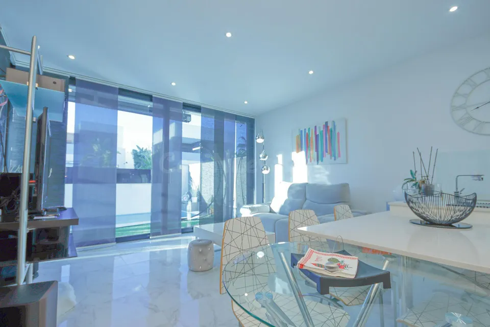 SE ALQUILA POR TEMPORADAS VILLA EN SANTIAGO DE LA RIBERA + PISCINA (SAN PEDRO DE PINATAR)