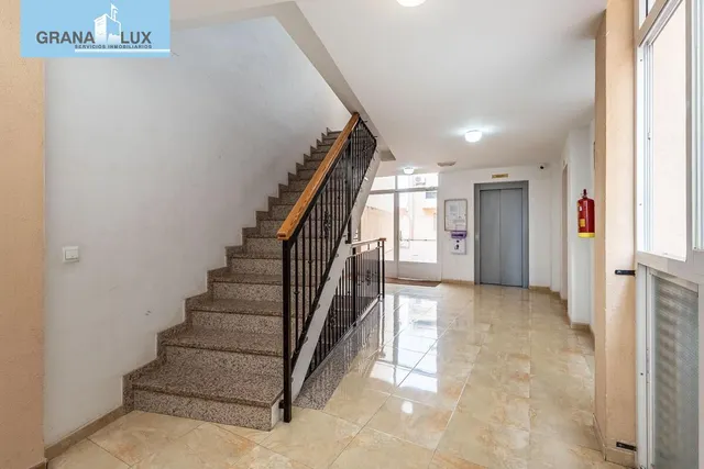 Piso en urbanización con piscina en Las Gabias — 25