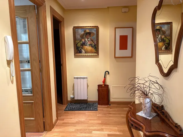 Se vende apartametamento seminuevo en el centro de Valencia de Don Juan, amueblado y equipado, cocina, salón, 2 hab., baño, aseo, ascensor, trastero y plaza de garaje — 9
