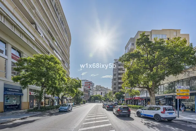 Local comercial 2 habitaciones 57m² en venta - Marbella — 17