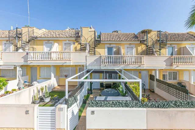 BUNGALOW DE 2 DORMITORIOS 1 BAÑO EN ORIHUELA COSTA (LOMAS DE - foto 3