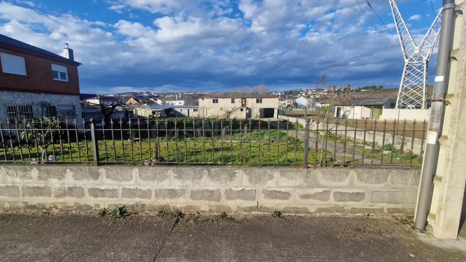 SE VENDE SOLAR EN CAMPO