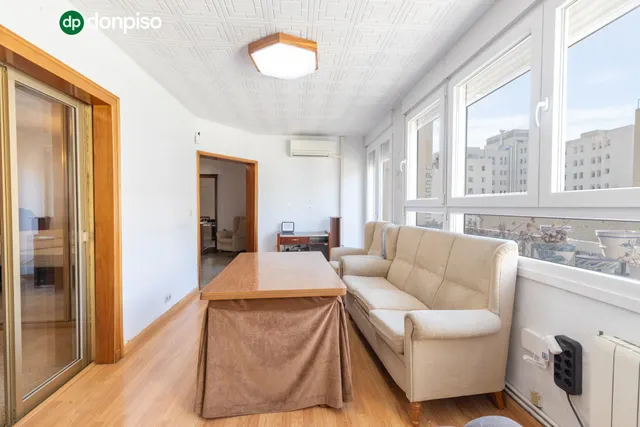 Estupendo piso  en la última planta en calle doctor azpitarte — 4