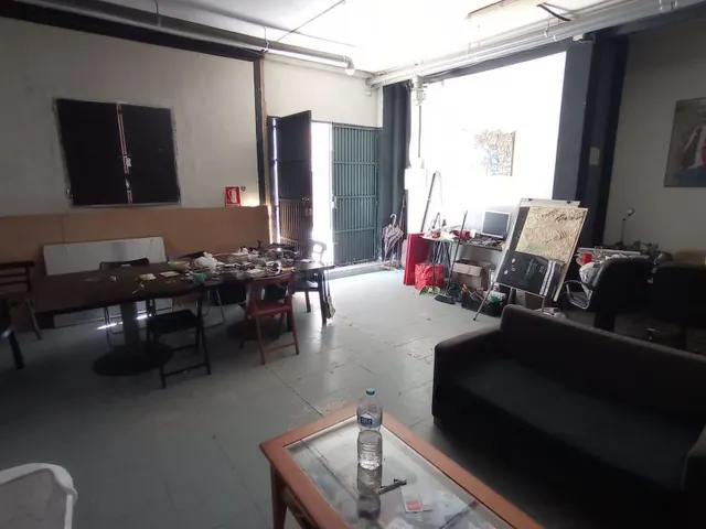 Gran local junto en Plaza Marrón (En remodelación)