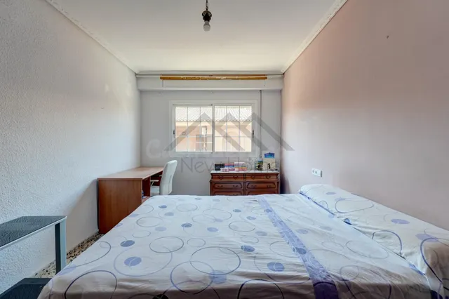 102 m2 EN EL CENTRO DE LA POBLA: AMPLITUD, LUZ Y 4 DORMITORI - foto 5