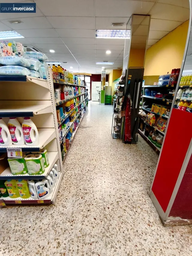 Gran local comercial de 261 m2 situado en zona céntrica de Vilamarxant (Valencia). — 9