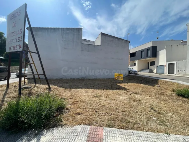 PARCELA URBANA DE ESQUINA EN ARROYO DE LA LUZ - foto 2