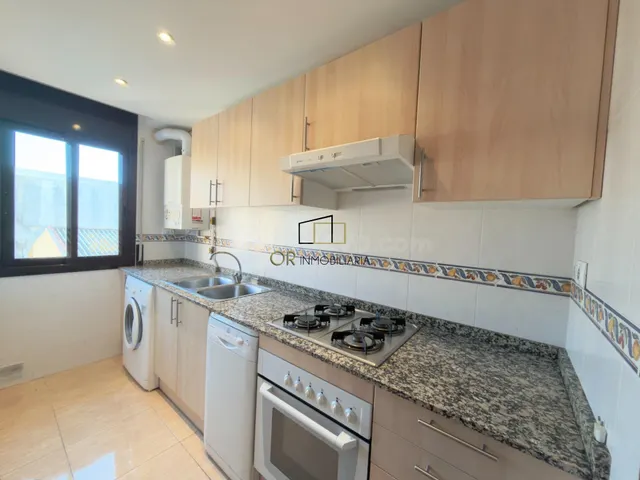Piso de 2 habitaciones en Roda de Berà con parking y traster - foto 2