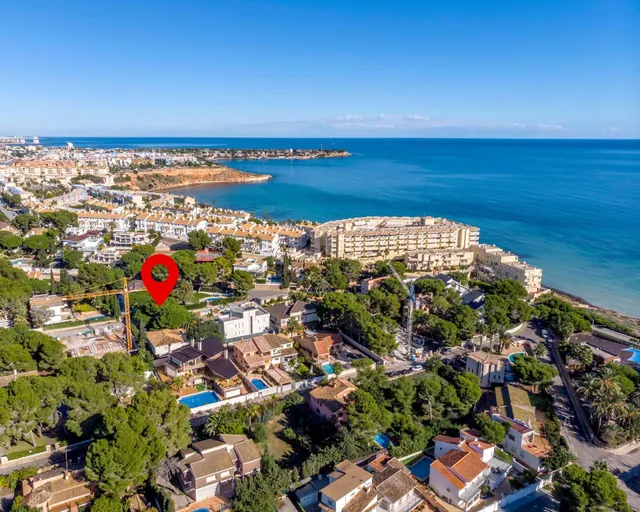 VILLA DE 7 DORMITORIOS Y 3 BAÑOS EN DEHESA DE CAMPOAMOR (ORIHUELA COSTA) — 23