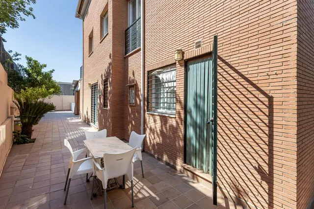 EXCLUSIVO CHALET INDIVIDUAL EN HUÉTOR VEGA — 50